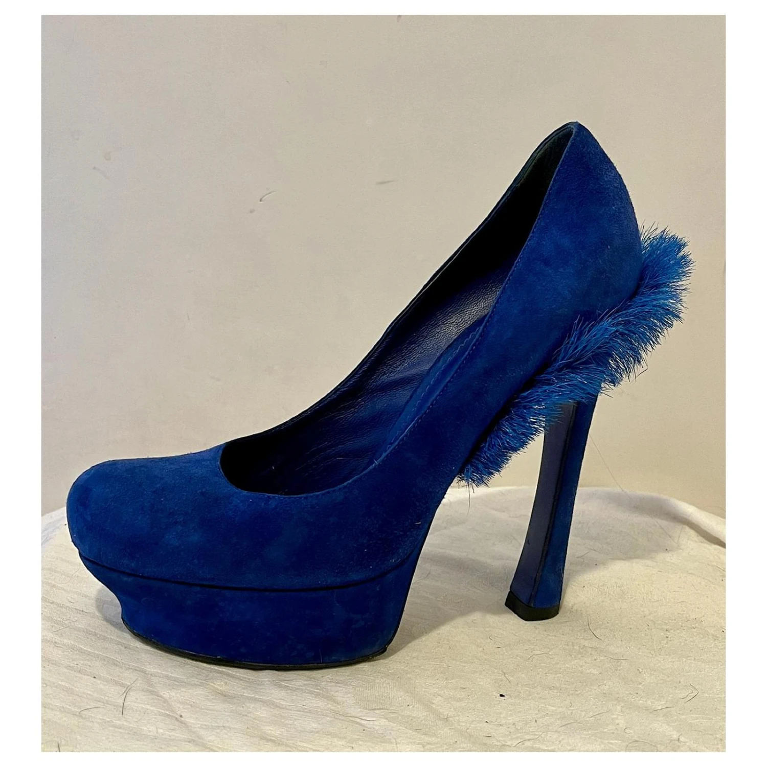 Yves Saint Laurent Escarpins YSL Palais Mohawk Tribute Bleu 4 Yves Saint Laurent Escarpins YSL Palais Mohawk Tribute Bleu – Image 2