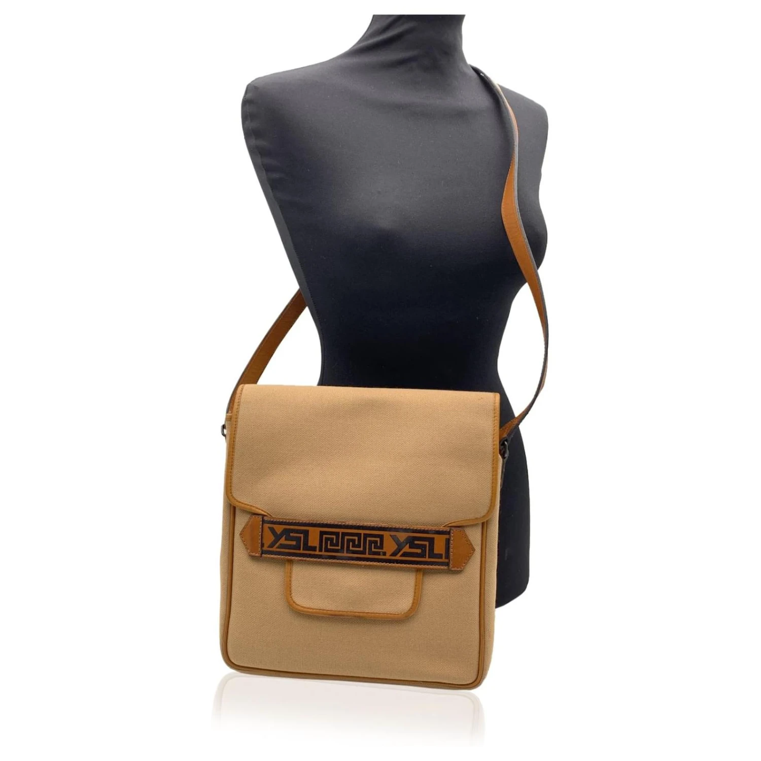 Yves Saint Laurent Sac Bandoulière Messager Vintage En Toile Beige 4 Yves Saint Laurent Sac Bandoulière Messager Vintage En Toile Beige – Image 2