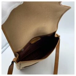 Yves Saint Laurent Sac Bandoulière Messager Vintage En Toile Beige 11 Yves Saint Laurent Sac Bandoulière Messager Vintage En Toile Beige -Yves Saint Laurent 669293 4