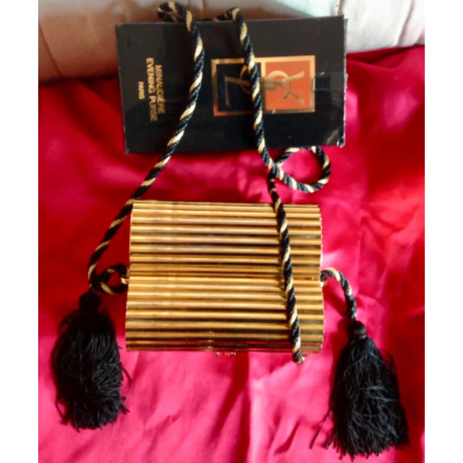 Yves Saint Laurent Minaudière Rigide Dorée 7 Yves Saint Laurent Minaudière Rigide Dorée – Image 5