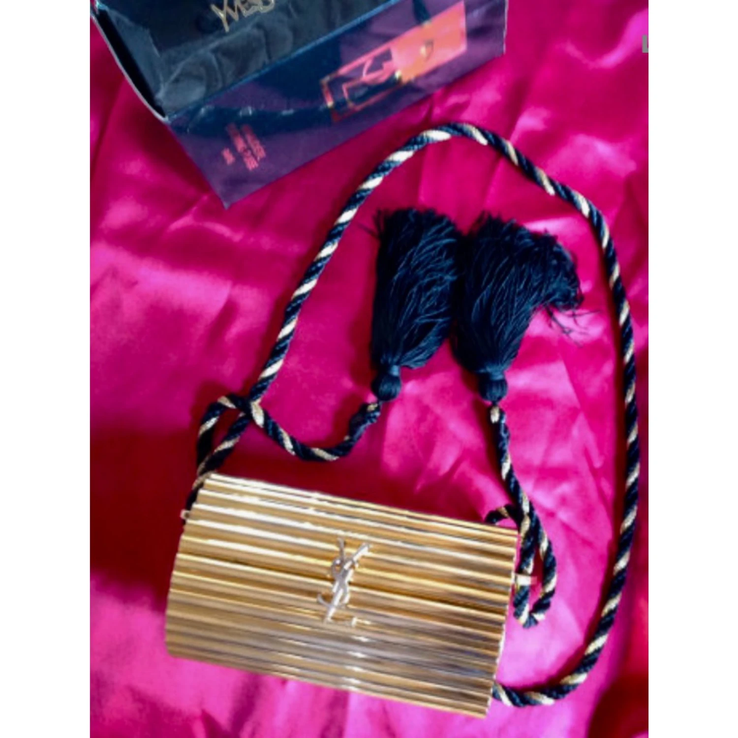 Yves Saint Laurent Minaudière Rigide Dorée 8 Yves Saint Laurent Minaudière Rigide Dorée – Image 6