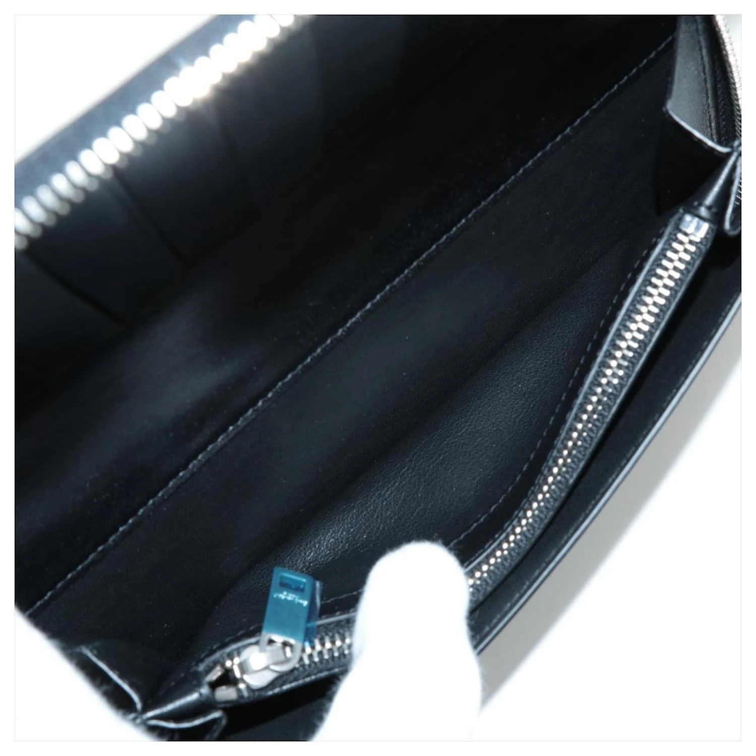 Yves Saint Laurent Portefeuille Zip Rond Paris Cuir Noir 7 Yves Saint Laurent Portefeuille Zip Rond Paris Cuir Noir – Image 5