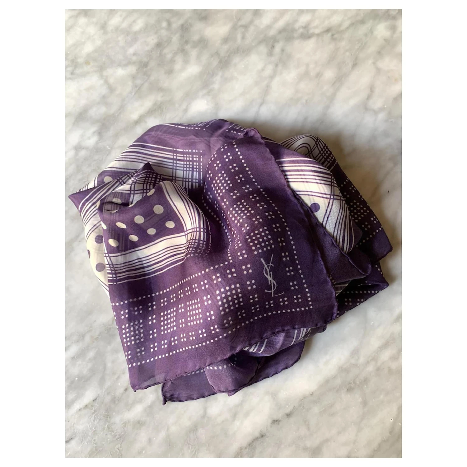 Yves Saint Laurent Foulard En Soie Vintage Violet 4 Yves Saint Laurent Foulard En Soie Vintage Violet – Image 2