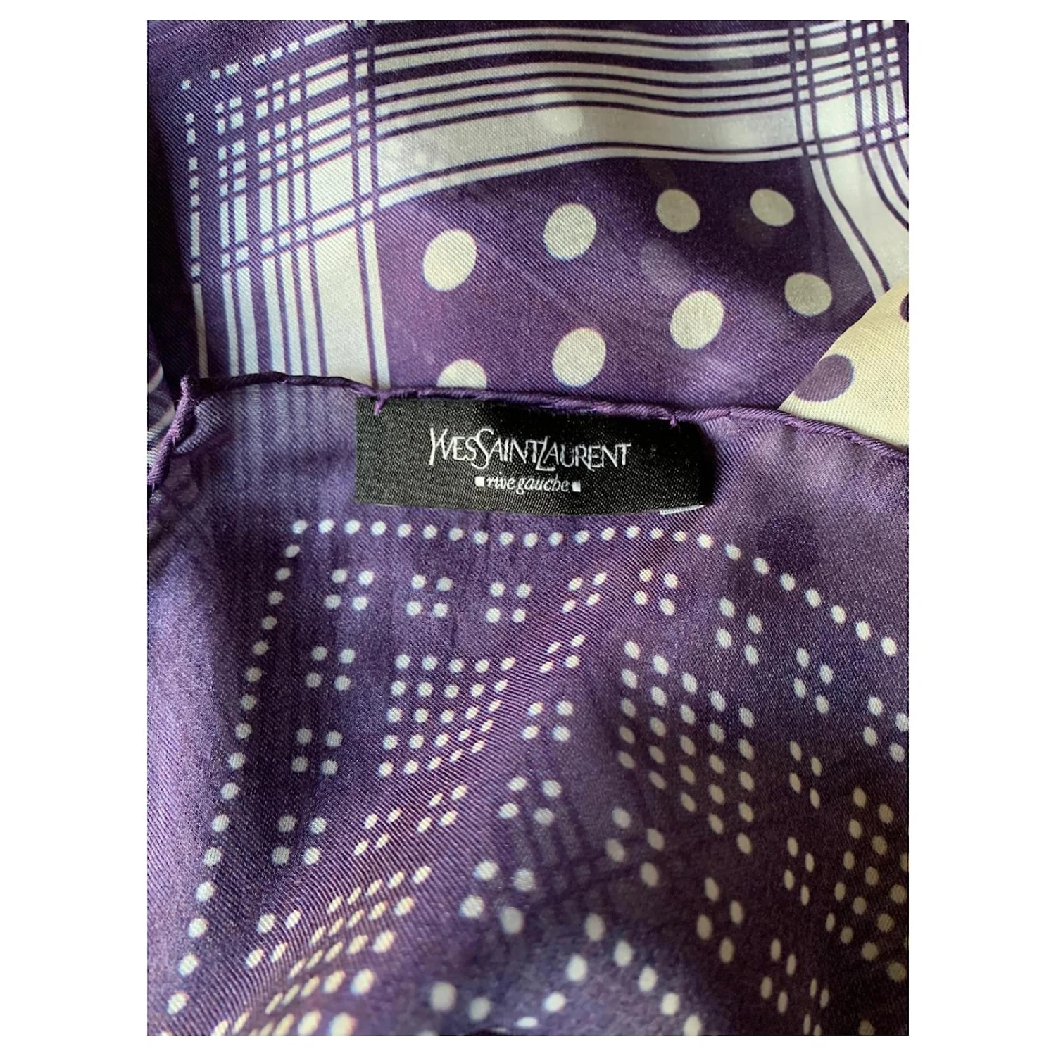 Yves Saint Laurent Foulard En Soie Vintage Violet 5 Yves Saint Laurent Foulard En Soie Vintage Violet – Image 3