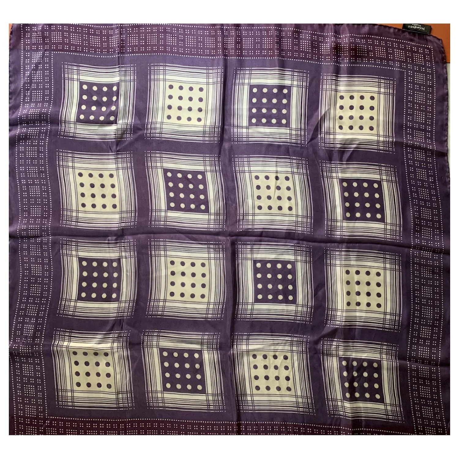 Yves Saint Laurent Foulard En Soie Vintage Violet 6 Yves Saint Laurent Foulard En Soie Vintage Violet – Image 4
