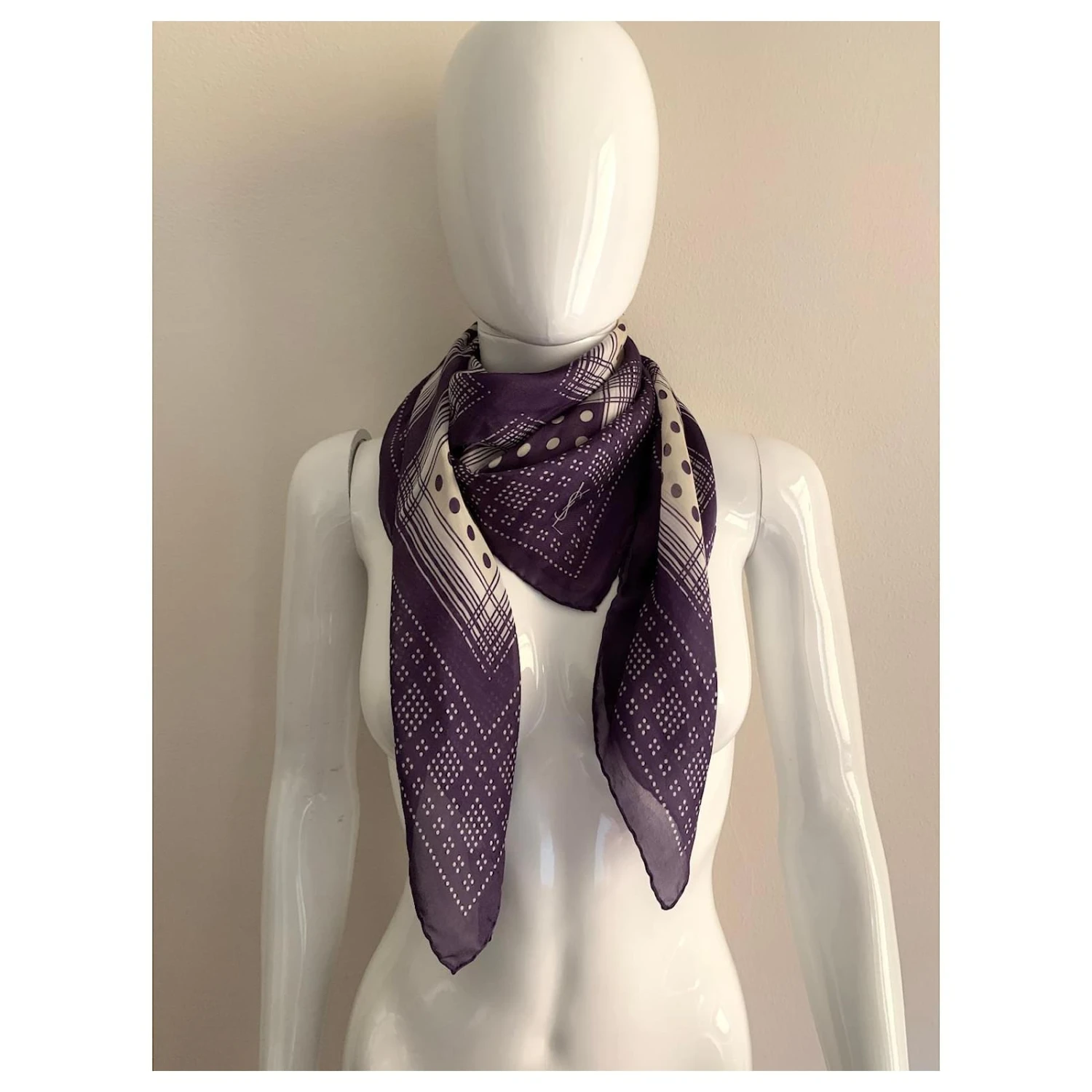 Yves Saint Laurent Foulard En Soie Vintage Violet 7 Yves Saint Laurent Foulard En Soie Vintage Violet – Image 5