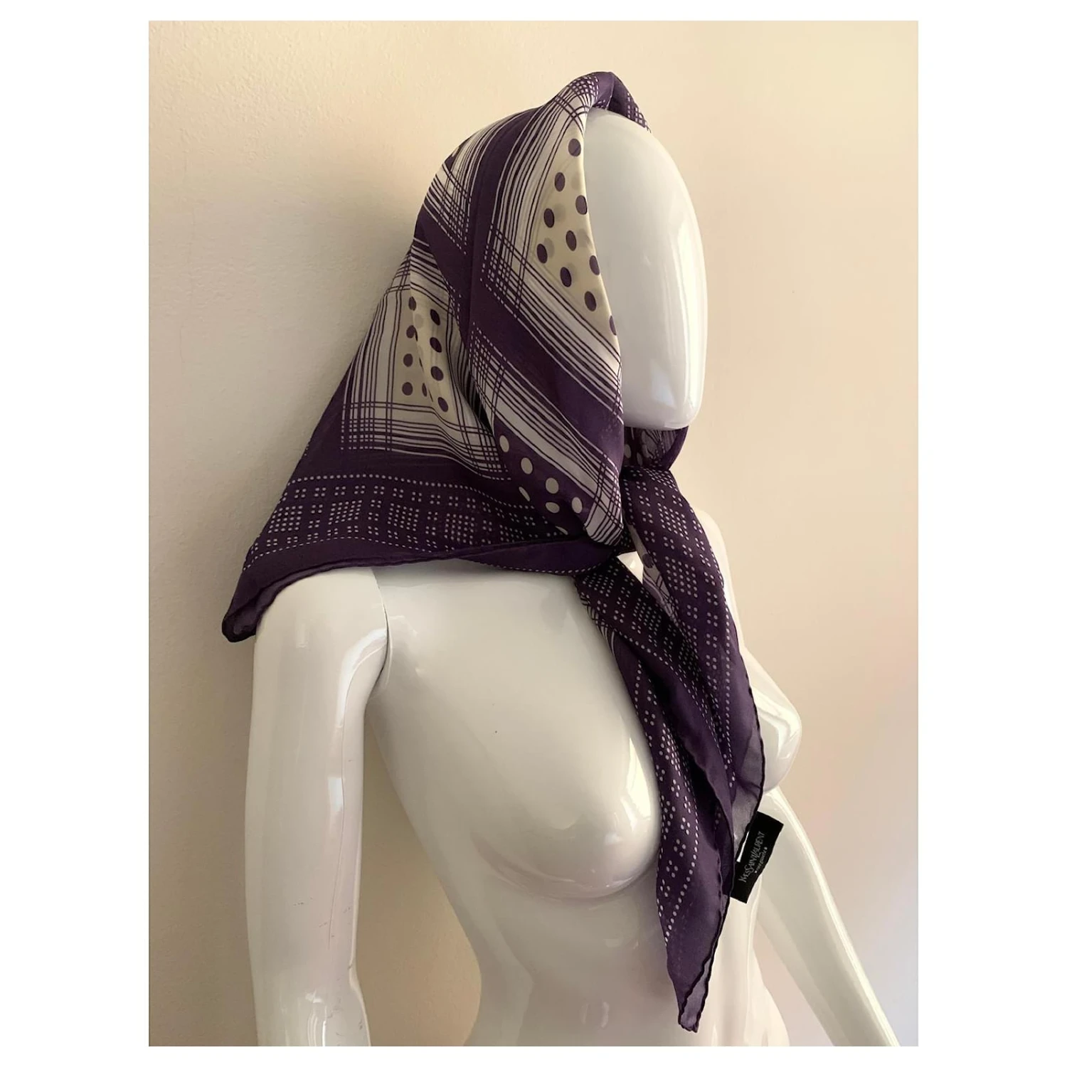 Yves Saint Laurent Foulard En Soie Vintage Violet 11 Yves Saint Laurent Foulard En Soie Vintage Violet – Image 9