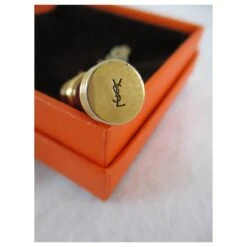 Yves Saint Laurent Bijou De Sac/ Porte -clés. Bijouterie Dorée 8 Yves Saint Laurent Bijou De Sac/ Porte -clés. Bijouterie Dorée -Yves Saint Laurent 739286 3