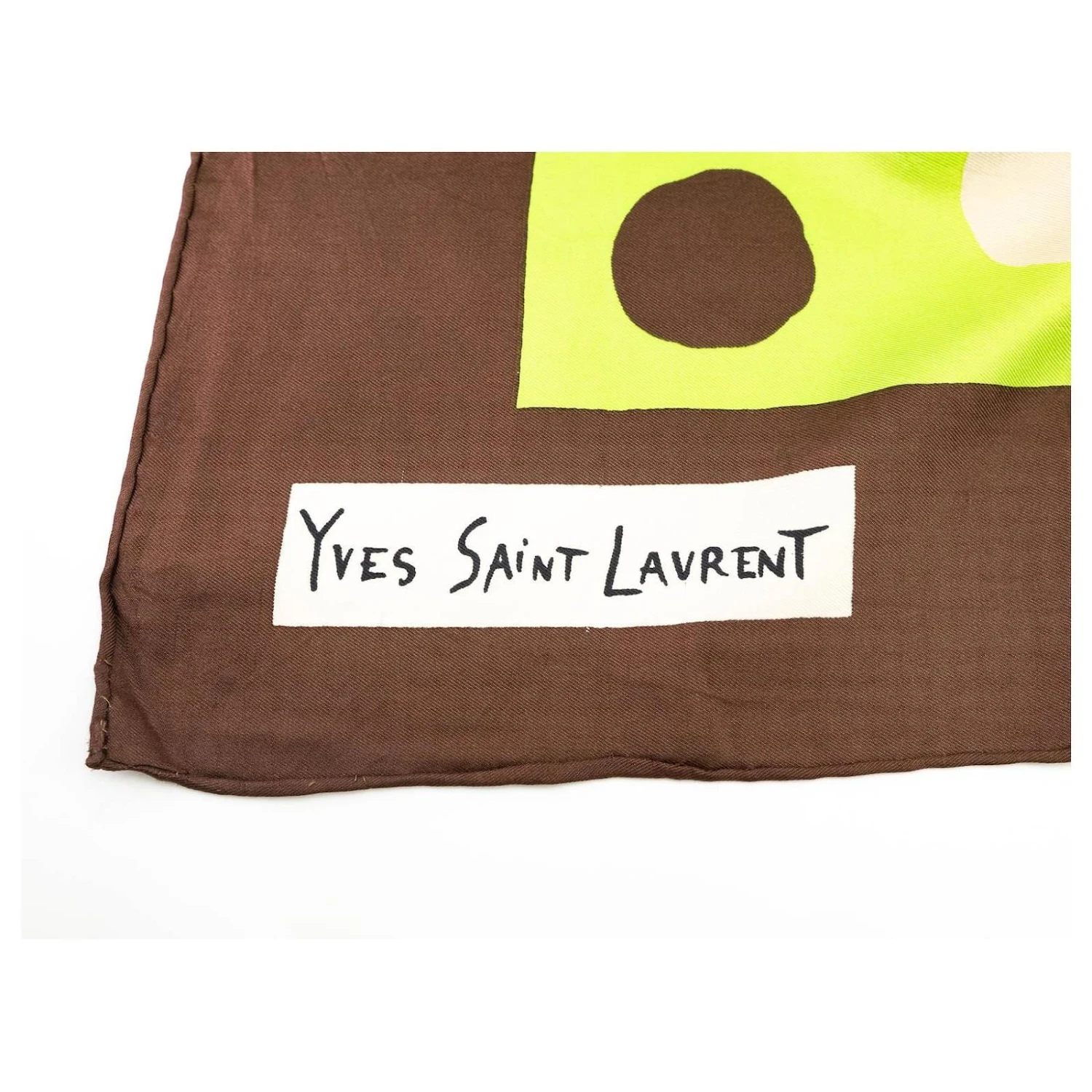 Yves Saint Laurent Écharpe En Soie Pop-of-Color Polka Dot Multicolore 6 Yves Saint Laurent Écharpe En Soie Pop-of-Color Polka Dot Multicolore – Image 4