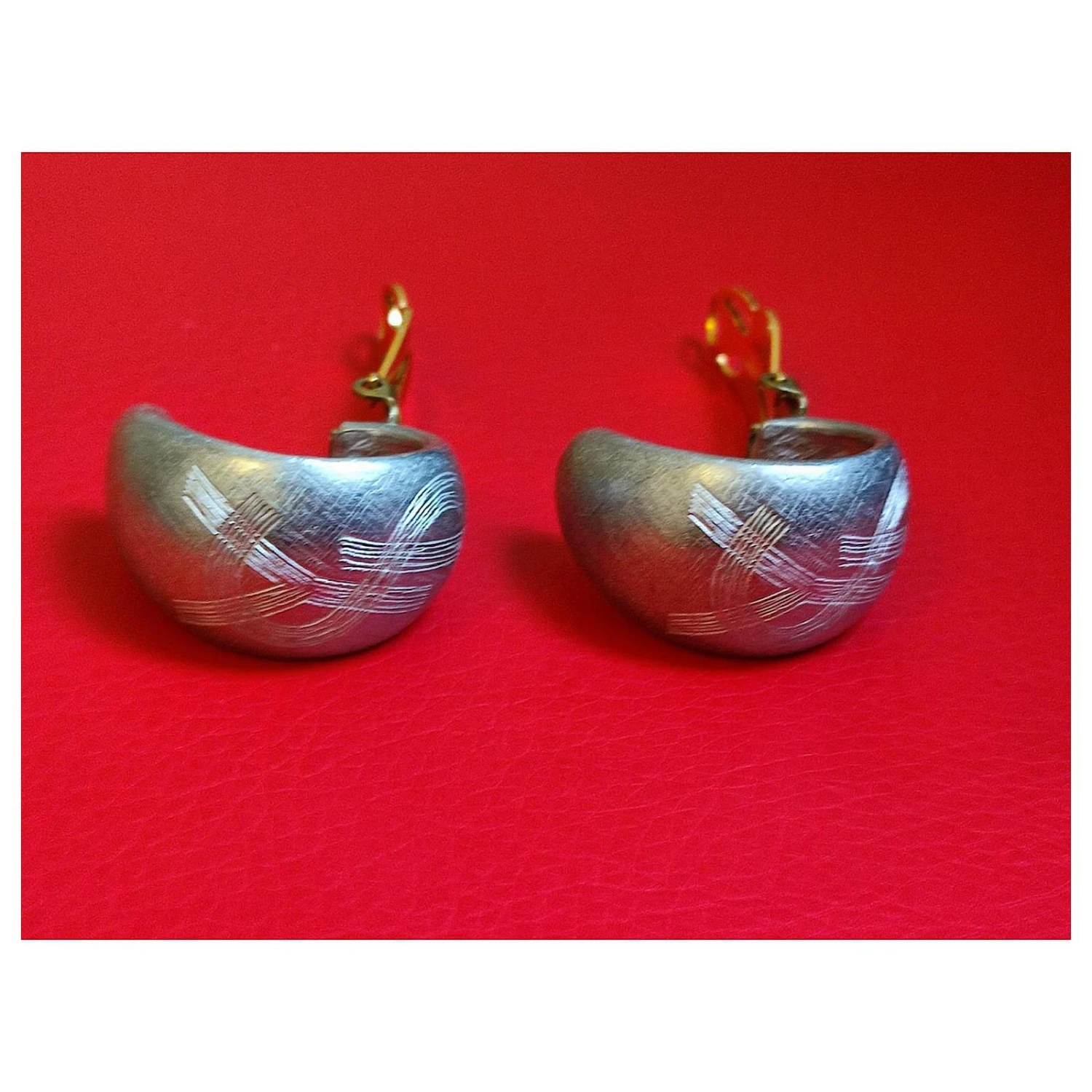 Yves Saint Laurent Boucles D'oreilles Clips Bijouterie Argentée 5 Yves Saint Laurent Boucles D'oreilles Clips Bijouterie Argentée – Image 3