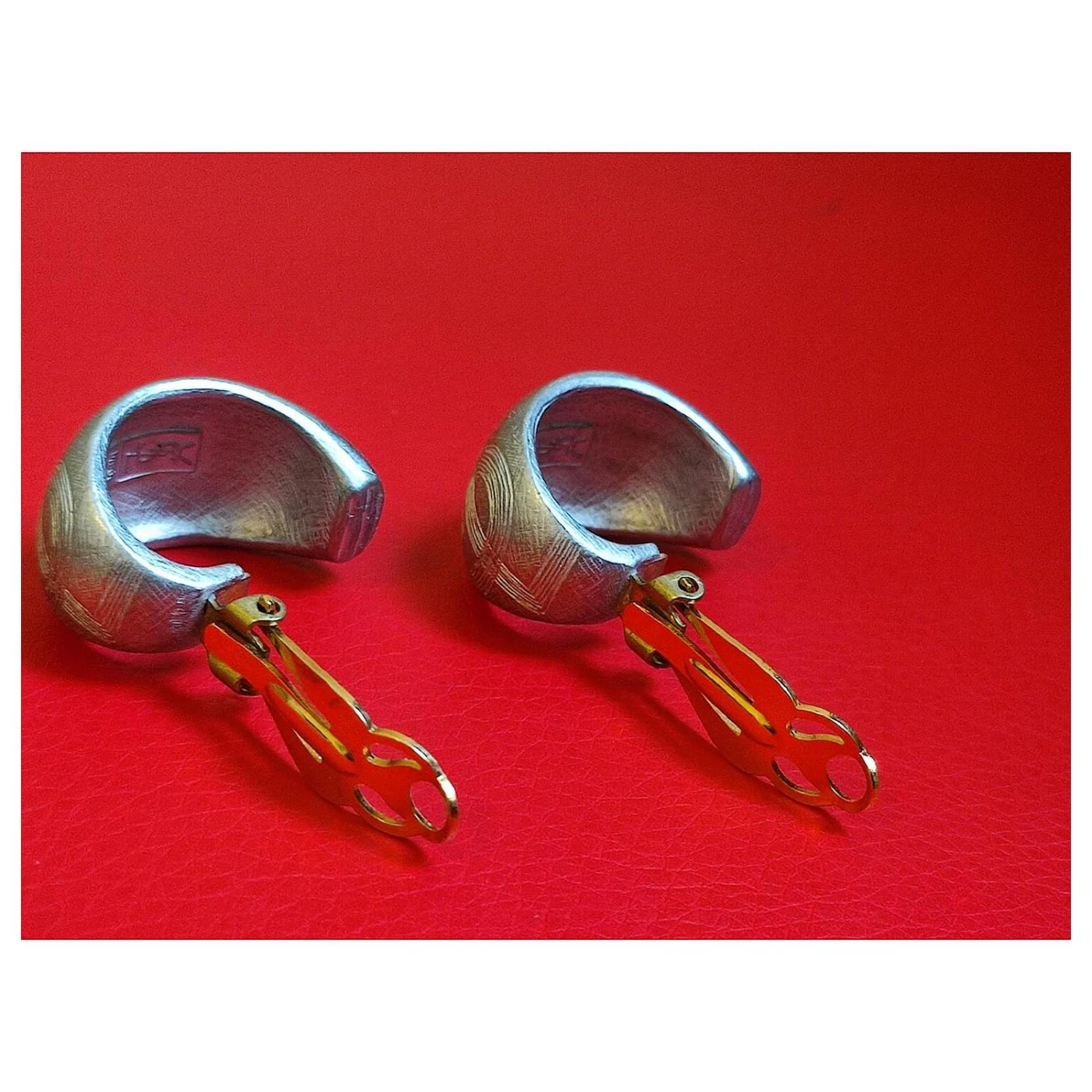 Yves Saint Laurent Boucles D'oreilles Clips Bijouterie Argentée 7 Yves Saint Laurent Boucles D'oreilles Clips Bijouterie Argentée – Image 5