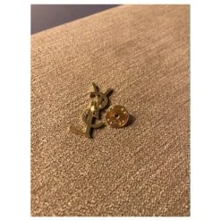 Broche Pin’s Yves Saint Laurent Doré -Yves Saint Laurent 772169 3