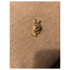 Broche Pin’s Yves Saint Laurent Doré -Yves Saint Laurent 772169 5