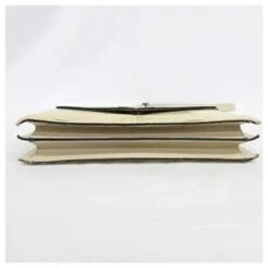 Yves Saint Laurent Sac Bandoulière Bandoulière Cuir Embossé Crocodile Jaune Ivoire Beige 15 Yves Saint Laurent Sac Bandoulière Bandoulière Cuir Embossé Crocodile Jaune Ivoire Beige -Yves Saint Laurent 778396 5