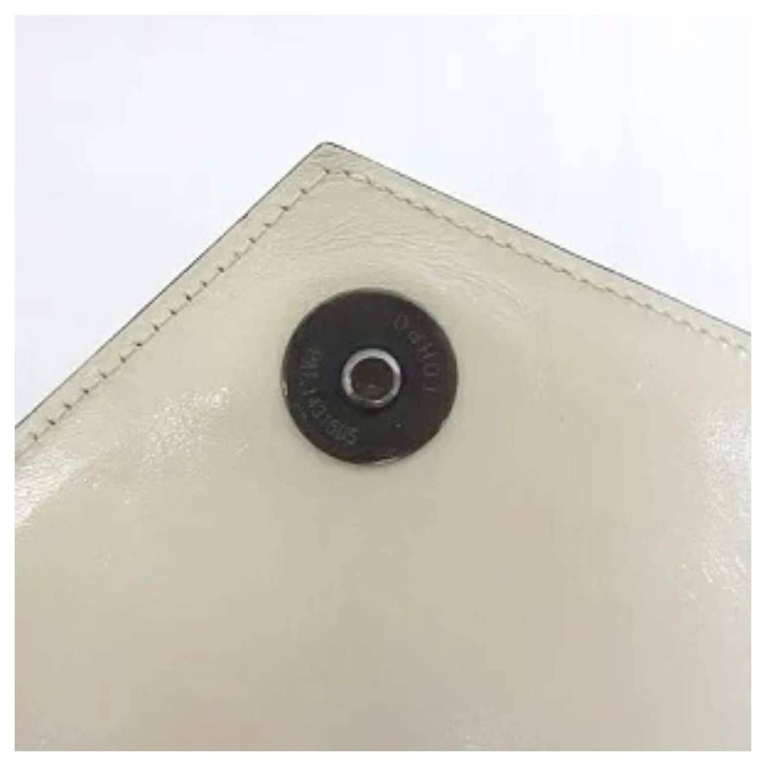 Yves Saint Laurent Sac Bandoulière Bandoulière Cuir Embossé Crocodile Jaune Ivoire Beige 11 Yves Saint Laurent Sac Bandoulière Bandoulière Cuir Embossé Crocodile Jaune Ivoire Beige – Image 9