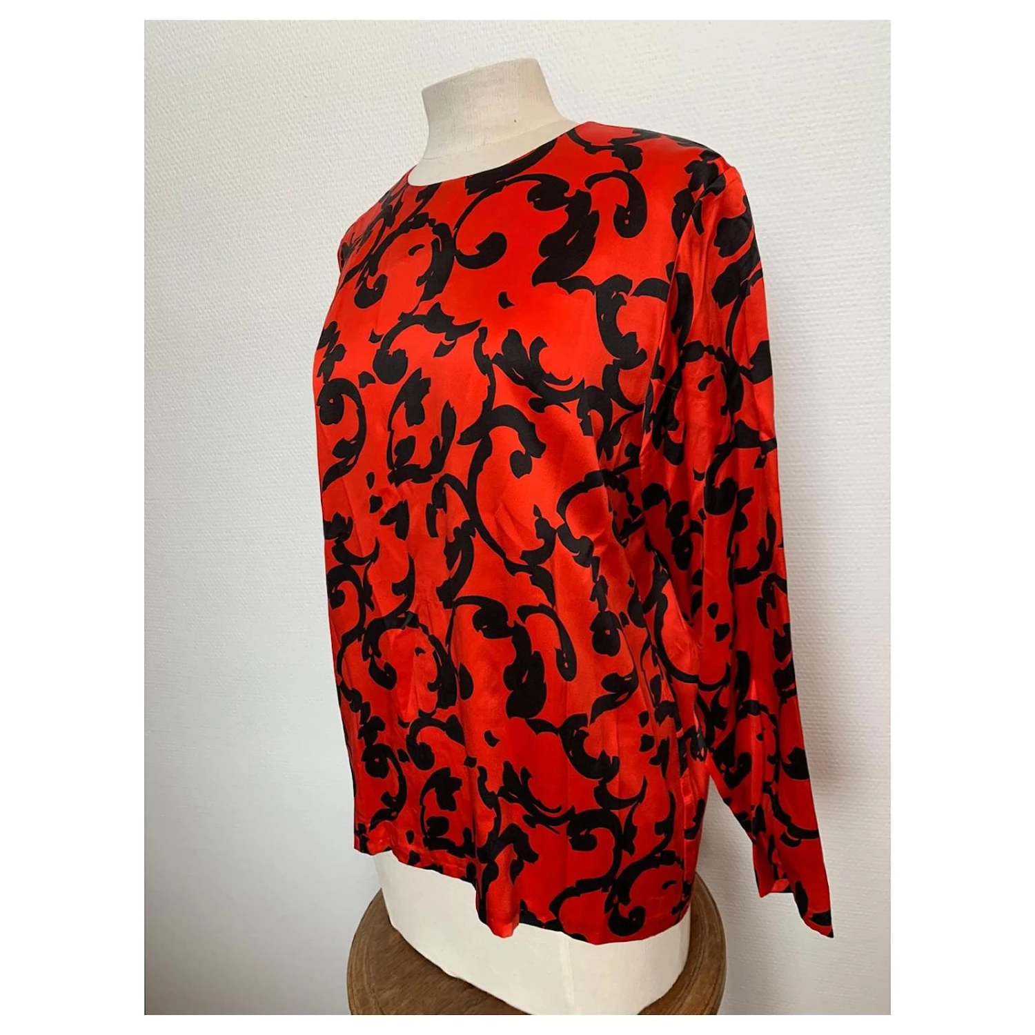 Blouse Vintage Yves Saint Laurent Noir Rouge 7 Blouse Vintage Yves Saint Laurent Noir Rouge – Image 5