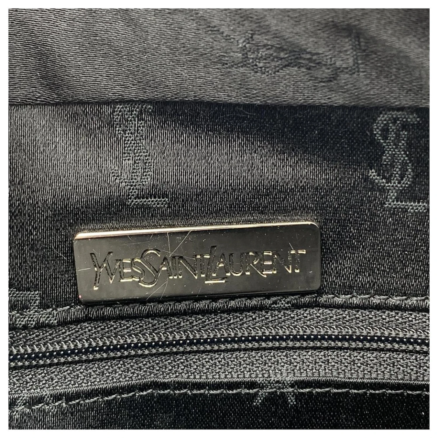 Yves Saint Laurent Sac à Bandoulière En Daim Vintage En Cuir Bordeaux 6 Yves Saint Laurent Sac à Bandoulière En Daim Vintage En Cuir Bordeaux – Image 4