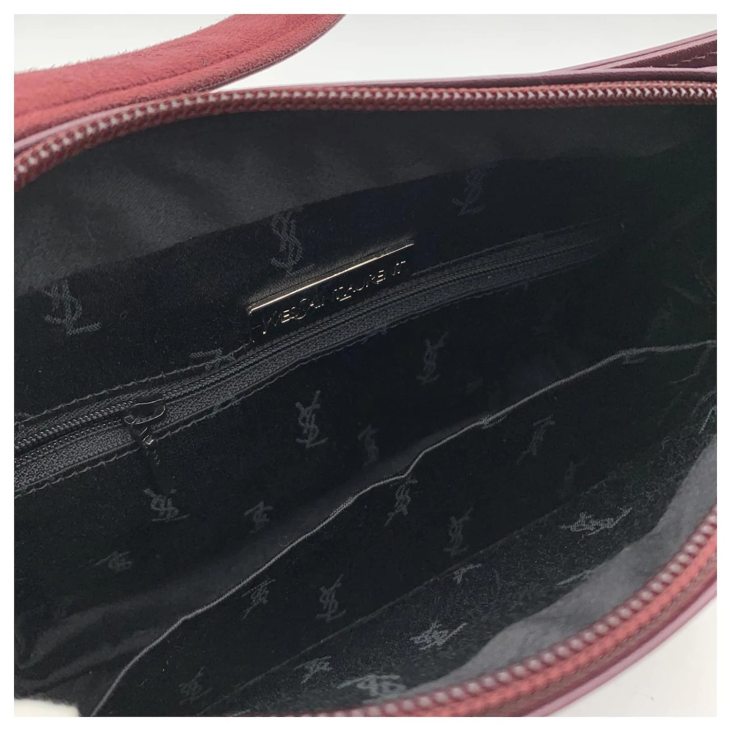 Yves Saint Laurent Sac à Bandoulière En Daim Vintage En Cuir Bordeaux 9 Yves Saint Laurent Sac à Bandoulière En Daim Vintage En Cuir Bordeaux – Image 7