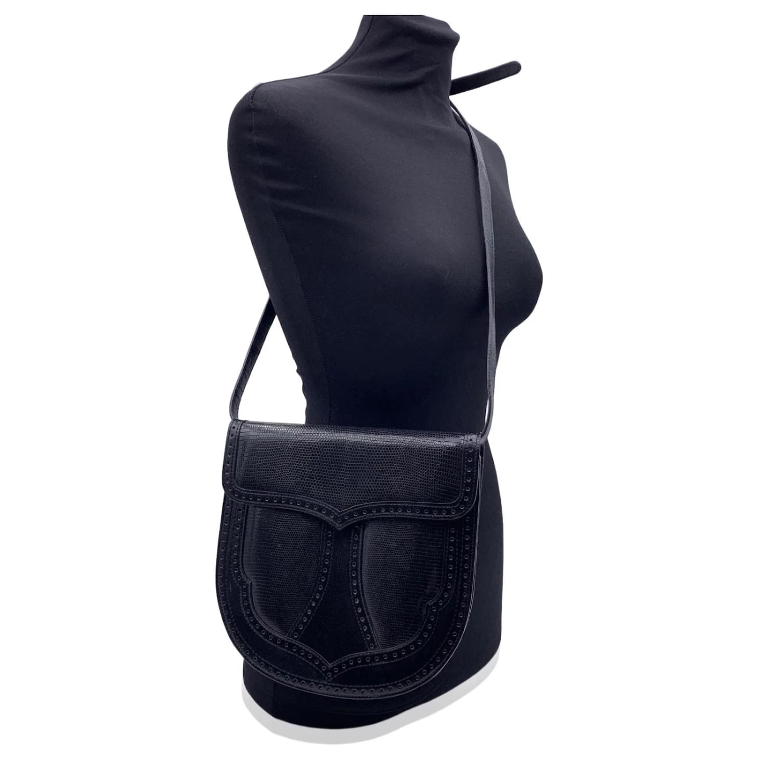 Yves Saint Laurent Sac à Bandoulière à Rabat Vintage En Cuir Brillant Noir 4 Yves Saint Laurent Sac à Bandoulière à Rabat Vintage En Cuir Brillant Noir – Image 2