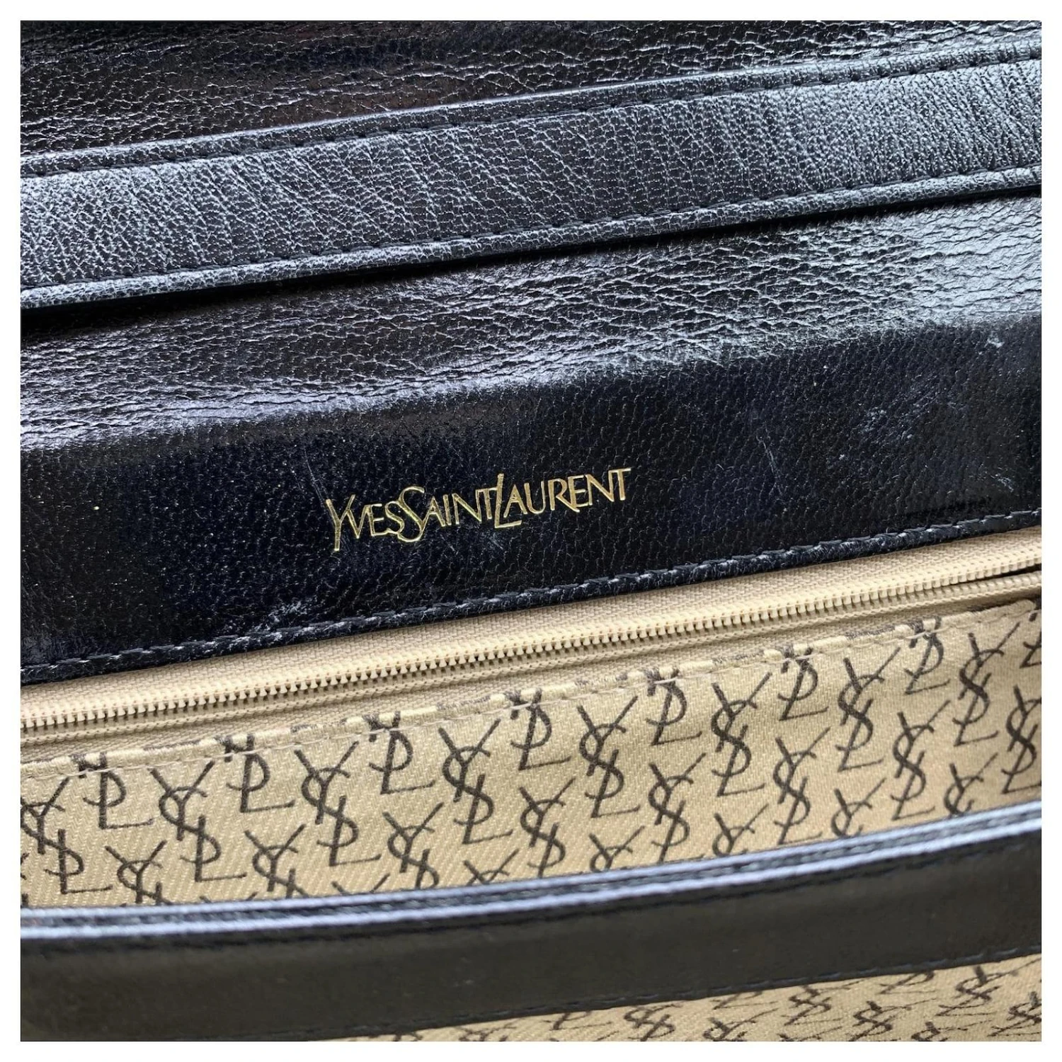 Yves Saint Laurent Sac à Bandoulière à Rabat Vintage En Cuir Brillant Noir 7 Yves Saint Laurent Sac à Bandoulière à Rabat Vintage En Cuir Brillant Noir – Image 5