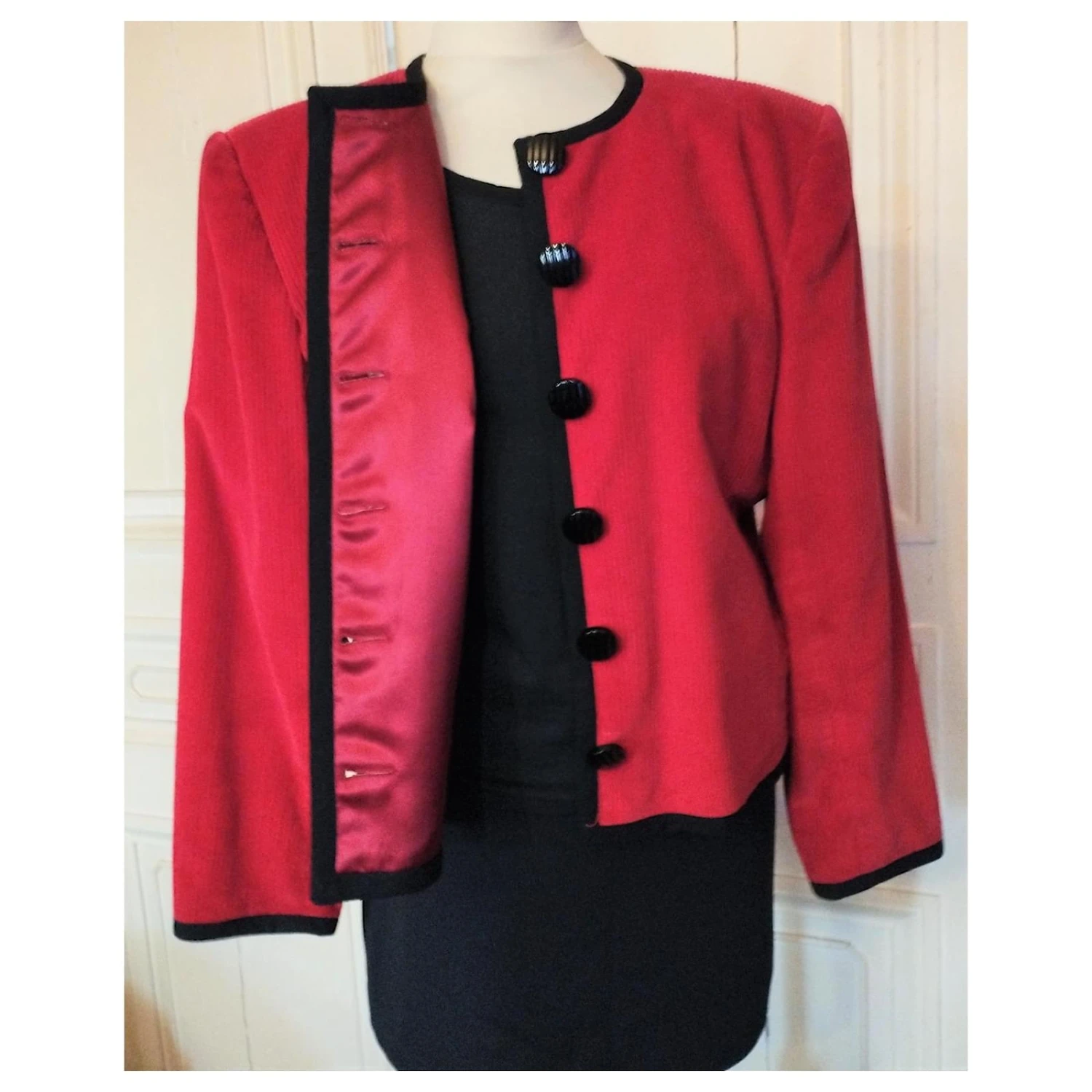 YVES SAINT LAURENT RIVE GAUCHE VESTE COUTURE VELOURS BOUTONS RELIEFS T 44 Rouge 4 YVES SAINT LAURENT RIVE GAUCHE VESTE COUTURE VELOURS BOUTONS RELIEFS T 44 Rouge – Image 2