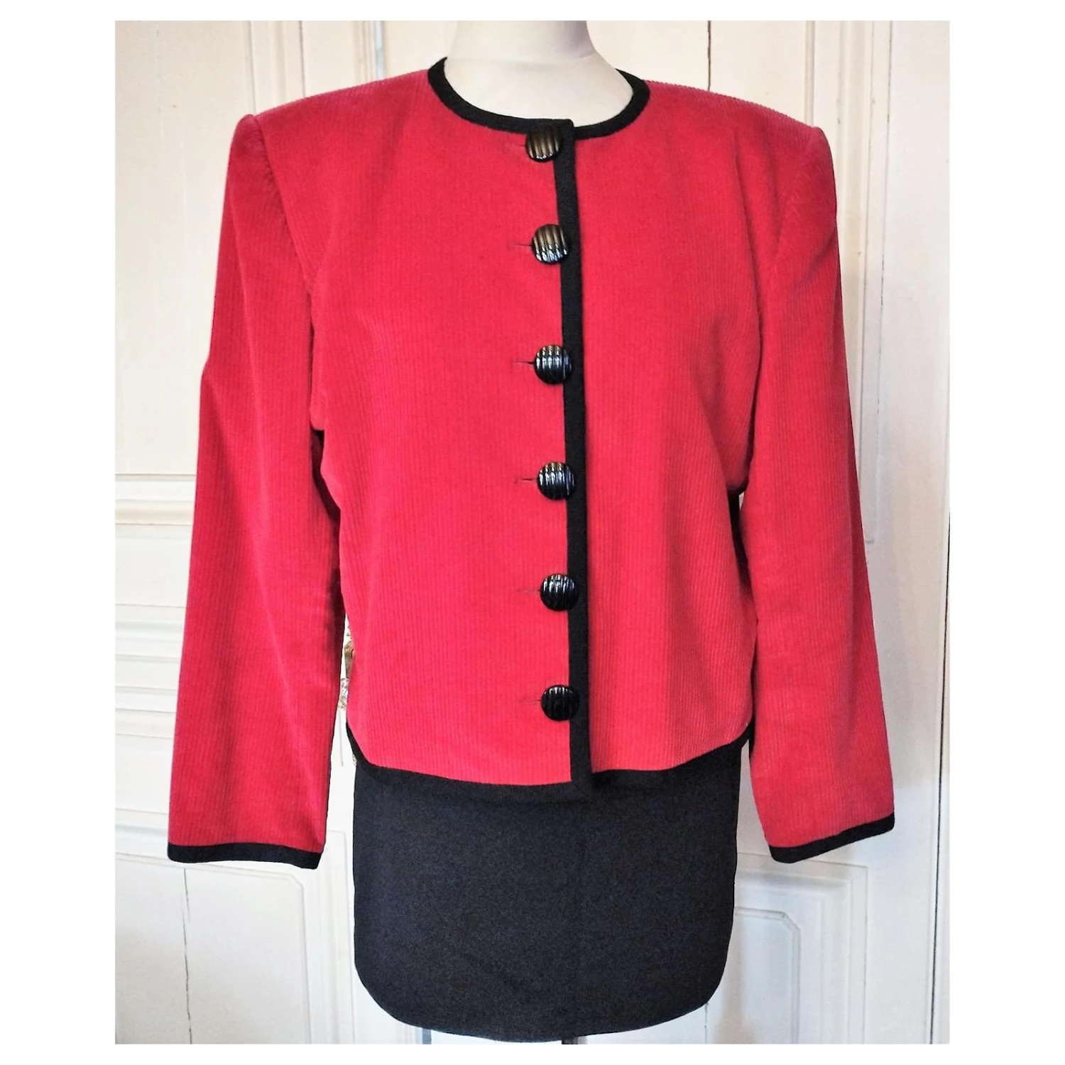 YVES SAINT LAURENT RIVE GAUCHE VESTE COUTURE VELOURS BOUTONS RELIEFS T 44 Rouge 6 YVES SAINT LAURENT RIVE GAUCHE VESTE COUTURE VELOURS BOUTONS RELIEFS T 44 Rouge – Image 4