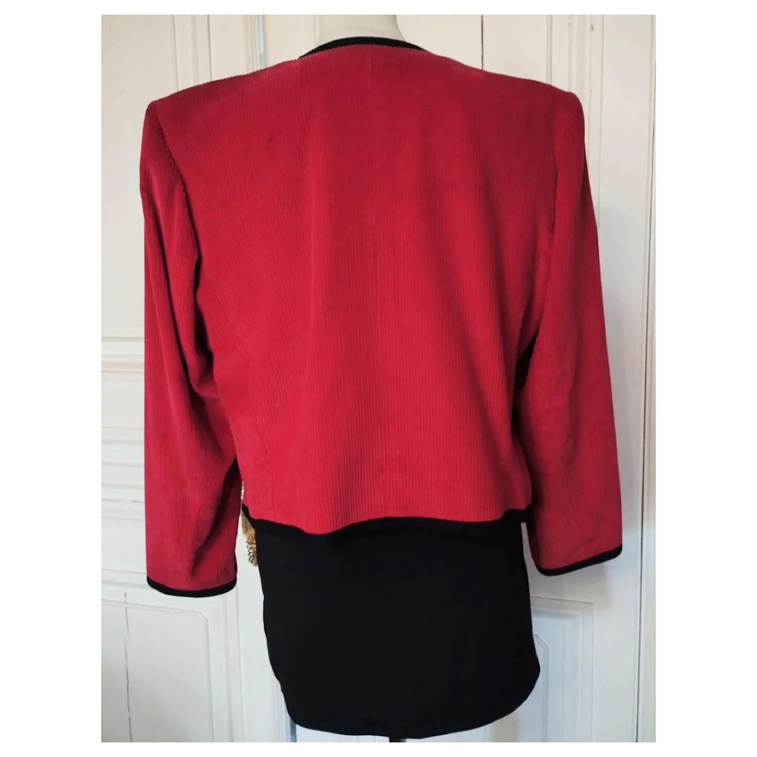 YVES SAINT LAURENT RIVE GAUCHE VESTE COUTURE VELOURS BOUTONS RELIEFS T 44 Rouge 7 YVES SAINT LAURENT RIVE GAUCHE VESTE COUTURE VELOURS BOUTONS RELIEFS T 44 Rouge – Image 5