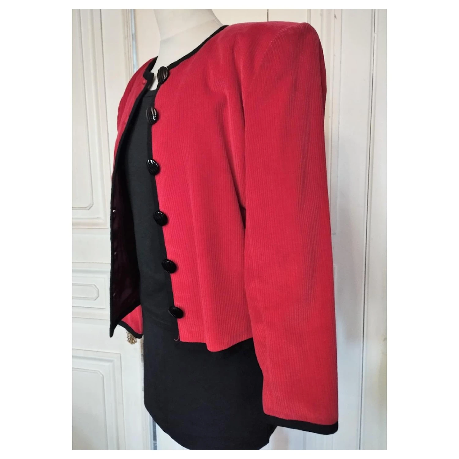 YVES SAINT LAURENT RIVE GAUCHE VESTE COUTURE VELOURS BOUTONS RELIEFS T 44 Rouge 9 YVES SAINT LAURENT RIVE GAUCHE VESTE COUTURE VELOURS BOUTONS RELIEFS T 44 Rouge – Image 7