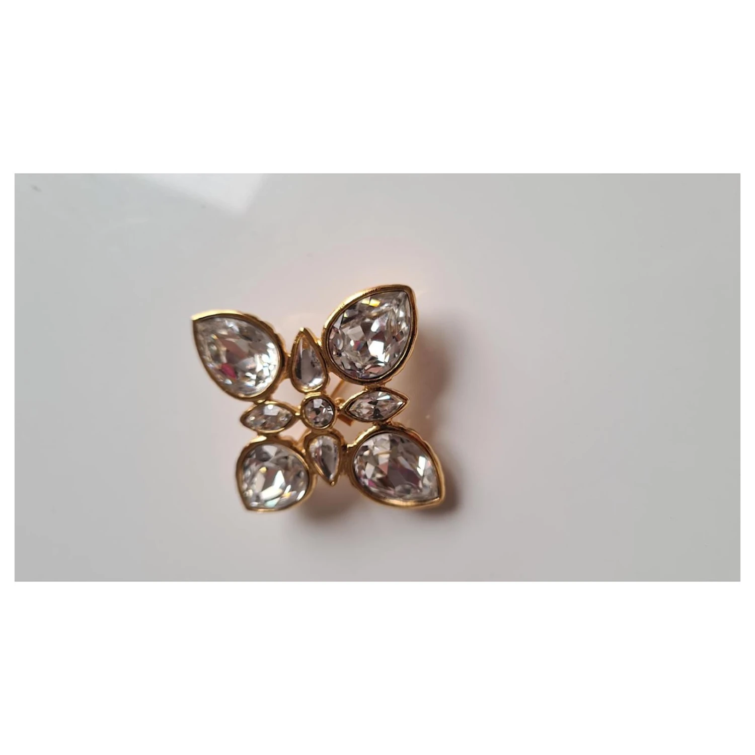 Yves Saint Laurent Broche Yved Saint-Laurent Neuve Vintage Doré 9 Yves Saint Laurent Broche Yved Saint-Laurent Neuve Vintage Doré – Image 7