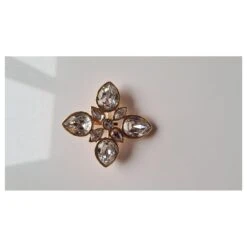 Yves Saint Laurent Broche Yved Saint-Laurent Neuve Vintage Doré 17 Yves Saint Laurent Broche Yved Saint-Laurent Neuve Vintage Doré -Yves Saint Laurent 797049 8