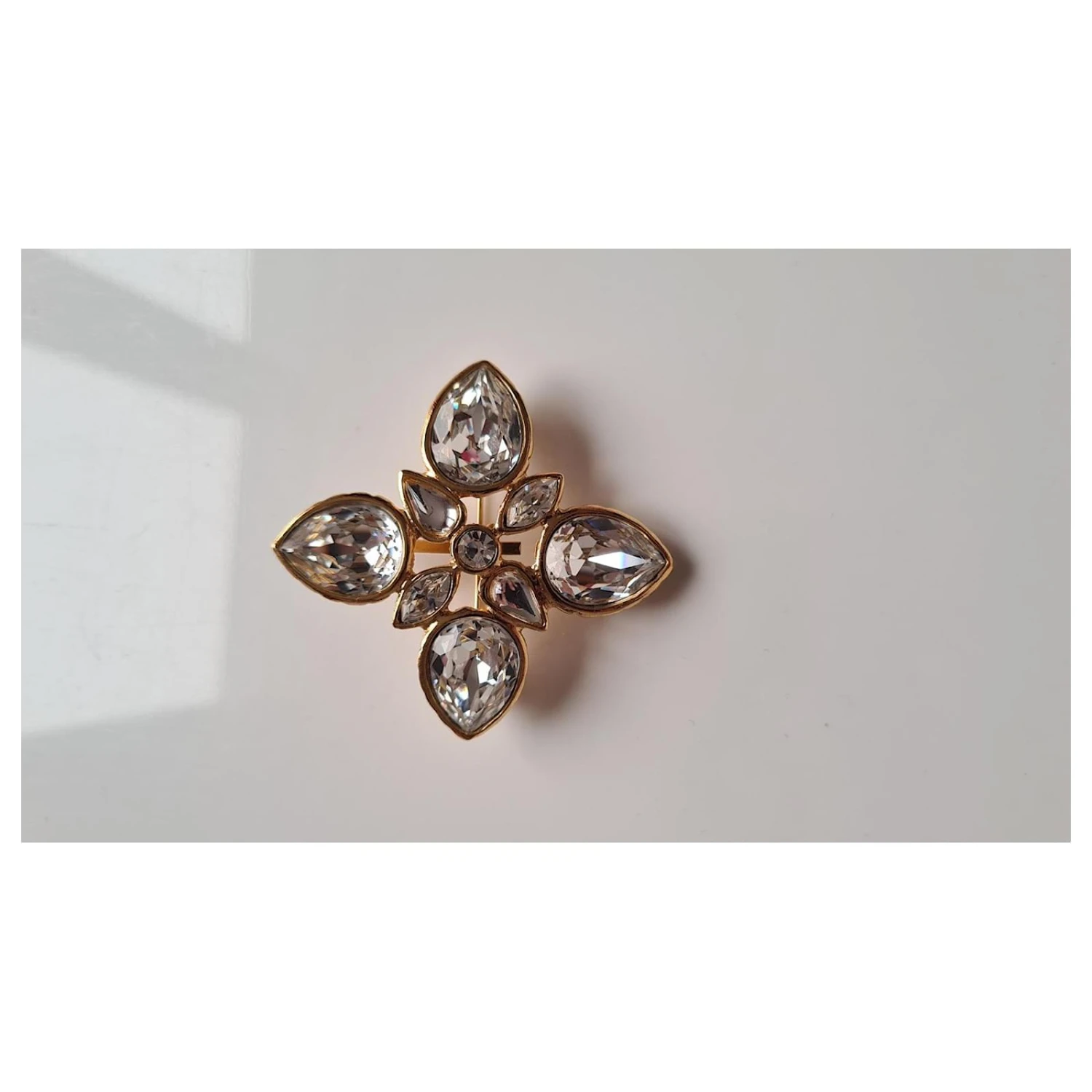 Yves Saint Laurent Broche Yved Saint-Laurent Neuve Vintage Doré 10 Yves Saint Laurent Broche Yved Saint-Laurent Neuve Vintage Doré – Image 8