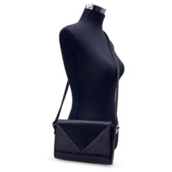 Yves Saint Laurent Sac à Bandoulière En Toile De Vinyle Texturé Gris Noir 9 Yves Saint Laurent Sac à Bandoulière En Toile De Vinyle Texturé Gris Noir -Yves Saint Laurent 799775 2