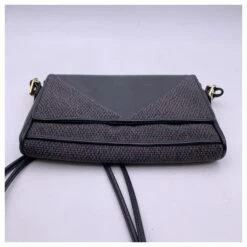 Yves Saint Laurent Sac à Bandoulière En Toile De Vinyle Texturé Gris Noir 11 Yves Saint Laurent Sac à Bandoulière En Toile De Vinyle Texturé Gris Noir -Yves Saint Laurent 799775 4