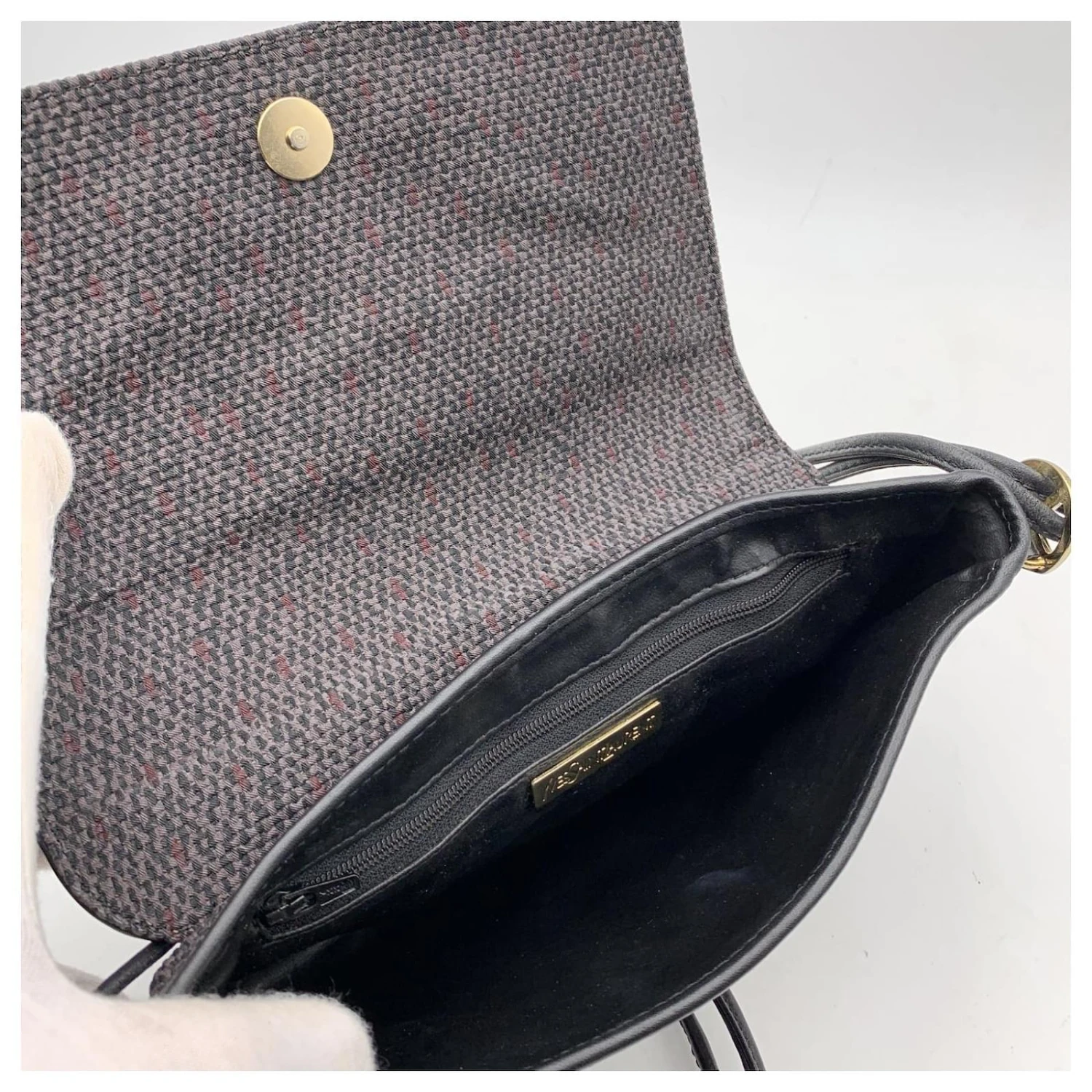 Yves Saint Laurent Sac à Bandoulière En Toile De Vinyle Texturé Gris Noir 7 Yves Saint Laurent Sac à Bandoulière En Toile De Vinyle Texturé Gris Noir – Image 5