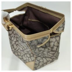 Sac De Voyage Vintage Yves Saint Laurent Motif Girafe Beige 13 Sac De Voyage Vintage Yves Saint Laurent Motif Girafe Beige -Yves Saint Laurent 806031 4