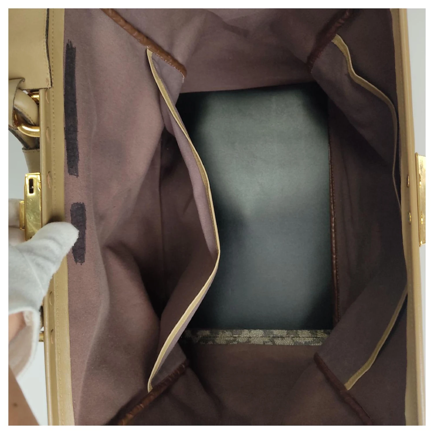 Sac De Voyage Vintage Yves Saint Laurent Motif Girafe Beige 8 Sac De Voyage Vintage Yves Saint Laurent Motif Girafe Beige – Image 6