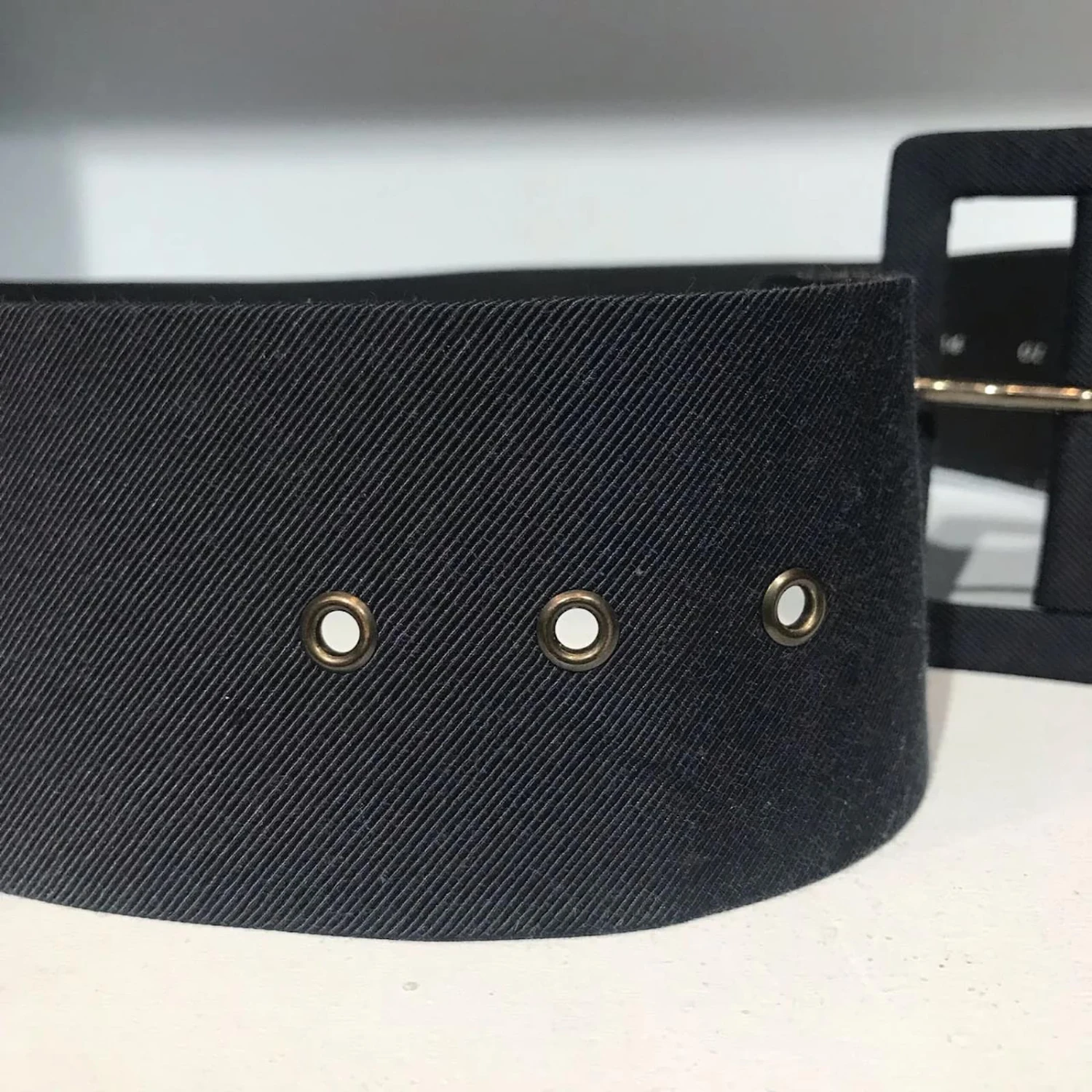 YVES SAINT LAURENT Ceintures T.cm 70 Chiffon Bleu Marine 6 YVES SAINT LAURENT Ceintures T.cm 70 Chiffon Bleu Marine – Image 4