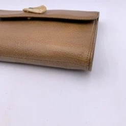 Yves Saint Laurent Sac à Main Pochette Vintage En Cuir Marron Clair 17 Yves Saint Laurent Sac à Main Pochette Vintage En Cuir Marron Clair -Yves Saint Laurent 828363 7