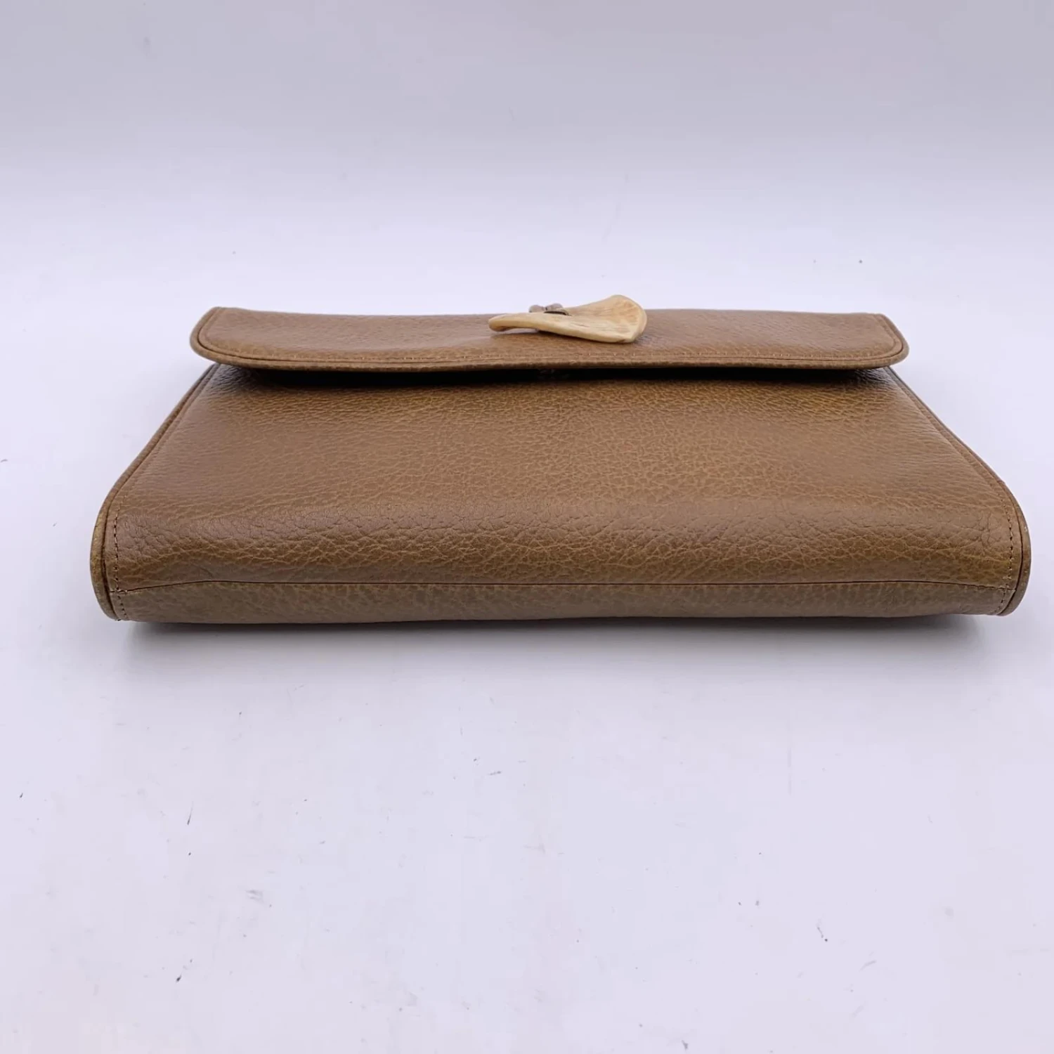 Yves Saint Laurent Sac à Main Pochette Vintage En Cuir Marron Clair 11 Yves Saint Laurent Sac à Main Pochette Vintage En Cuir Marron Clair – Image 9