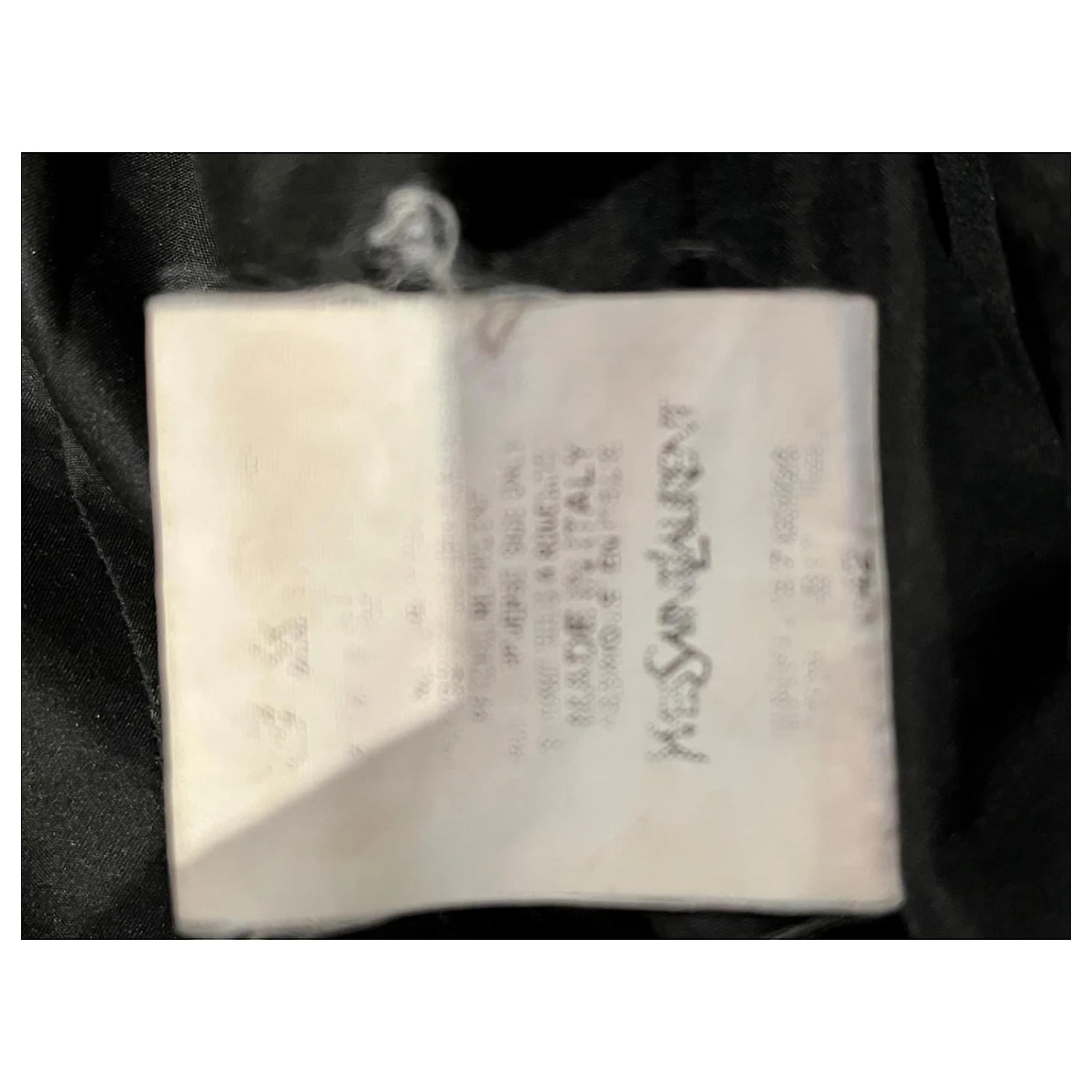 Yves Saint Laurent Robe En Soie Bouclée YSL En Noir Et Blanc 7 Yves Saint Laurent Robe En Soie Bouclée YSL En Noir Et Blanc – Image 5