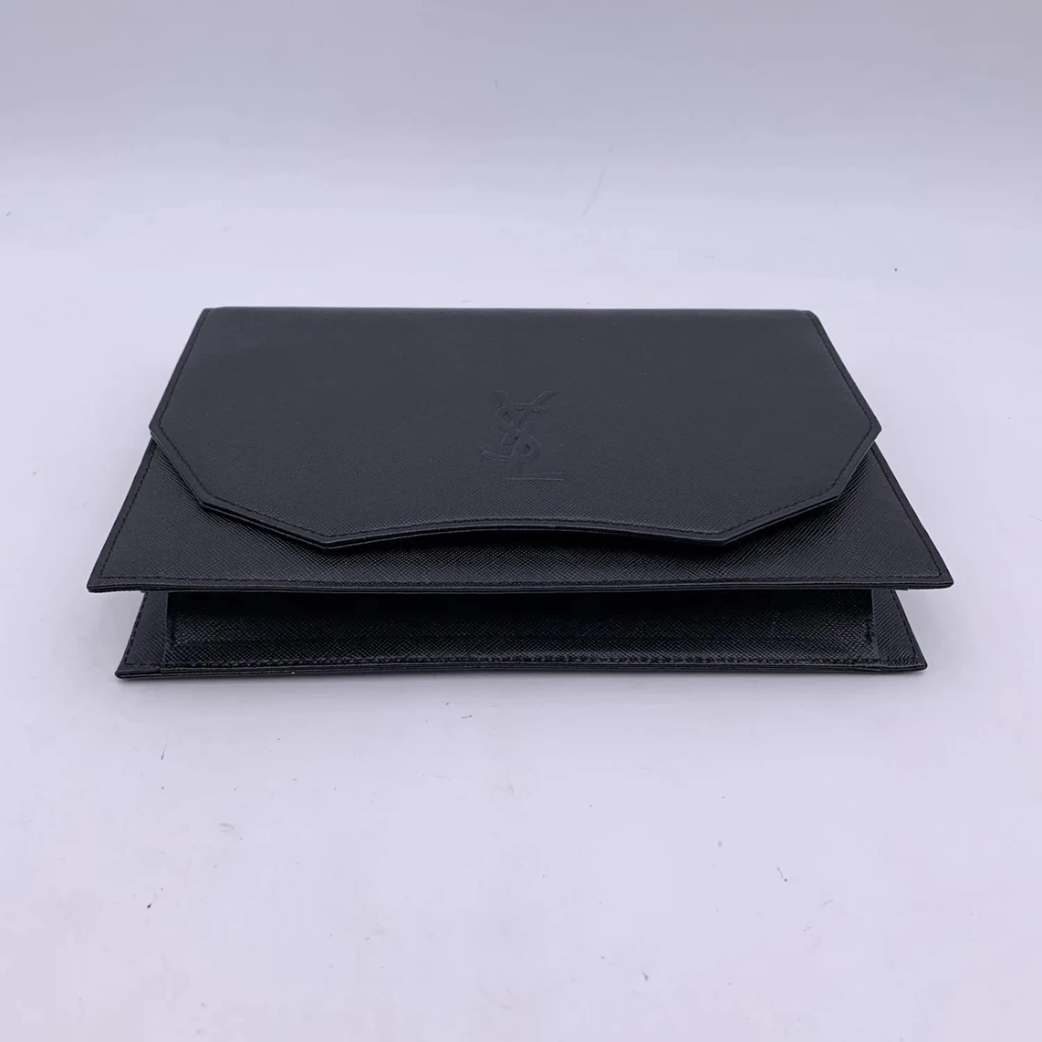 Yves Saint Laurent Pochette Vintage Logo YSL En Cuir Noir Avec Boîte 7 Yves Saint Laurent Pochette Vintage Logo YSL En Cuir Noir Avec Boîte – Image 5