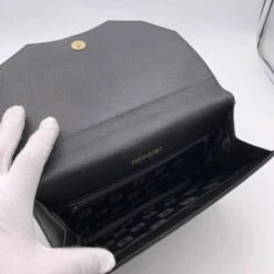 Yves Saint Laurent Pochette Vintage En Cuir Noir Avec Logo YSL -Yves Saint Laurent 833302 5