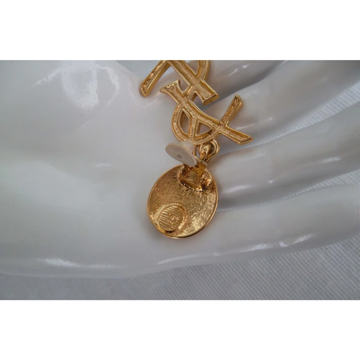 Yves Saint Laurent Logo Clips Doré 6 Yves Saint Laurent Logo Clips Doré – Image 4