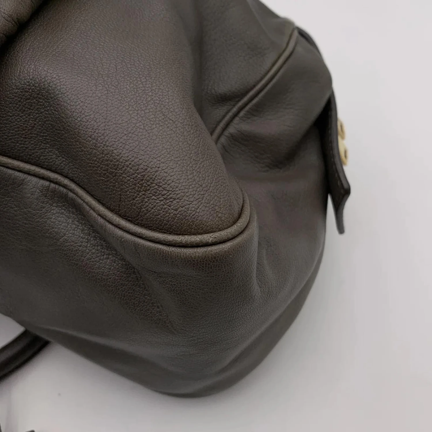 Yves Saint Laurent Sac Cartable Muse Bowler En Cuir Gris Taupe 6 Yves Saint Laurent Sac Cartable Muse Bowler En Cuir Gris Taupe – Image 4