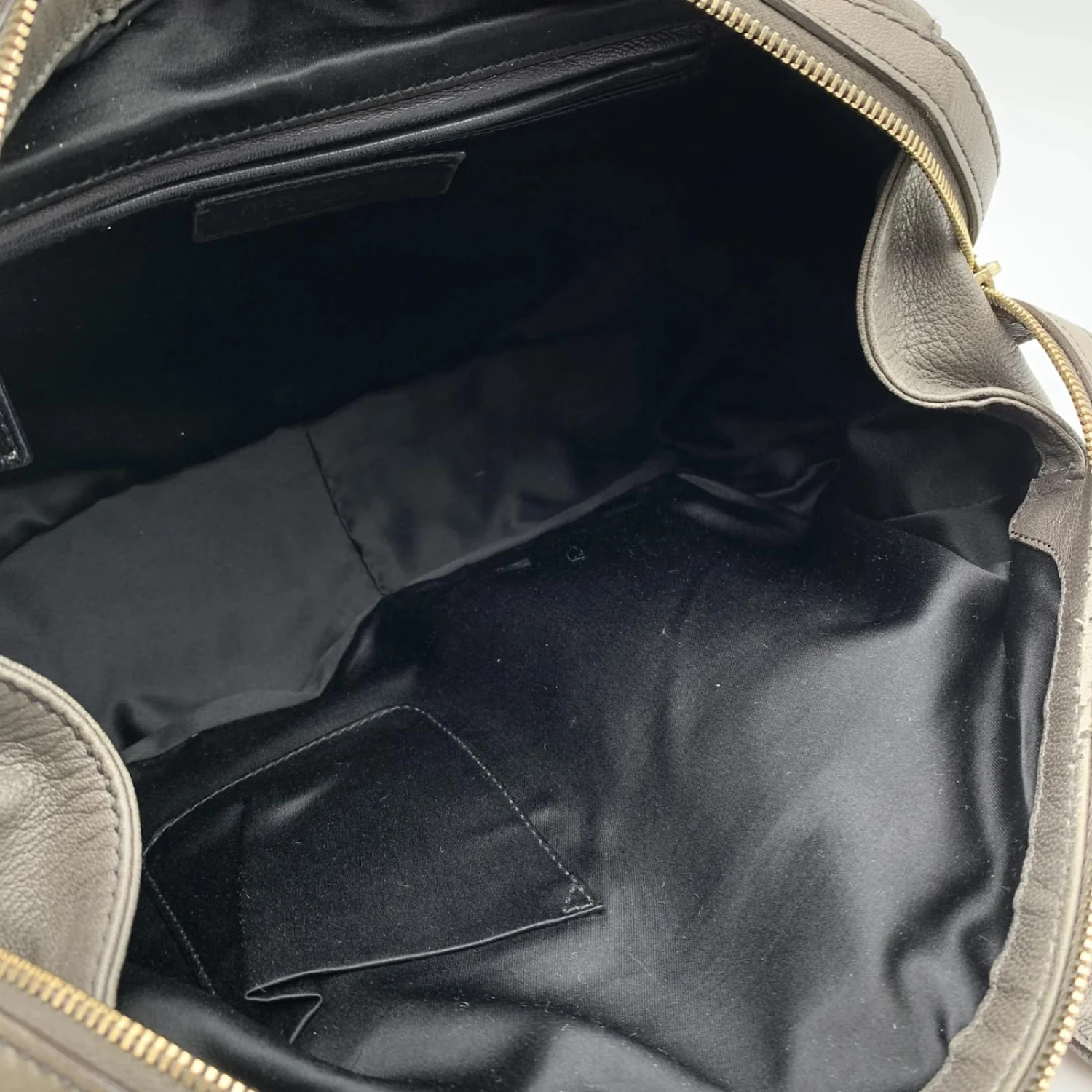 Yves Saint Laurent Sac Cartable Muse Bowler En Cuir Gris Taupe 9 Yves Saint Laurent Sac Cartable Muse Bowler En Cuir Gris Taupe – Image 7