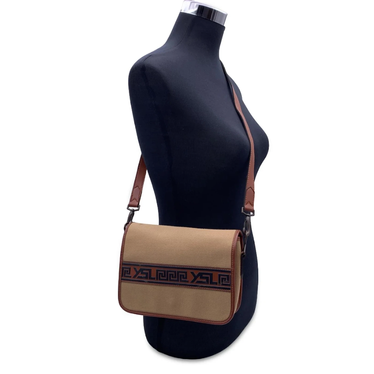 Yves Saint Laurent Sac Messager Grec Vintage En Toile Beige 4 Yves Saint Laurent Sac Messager Grec Vintage En Toile Beige – Image 2