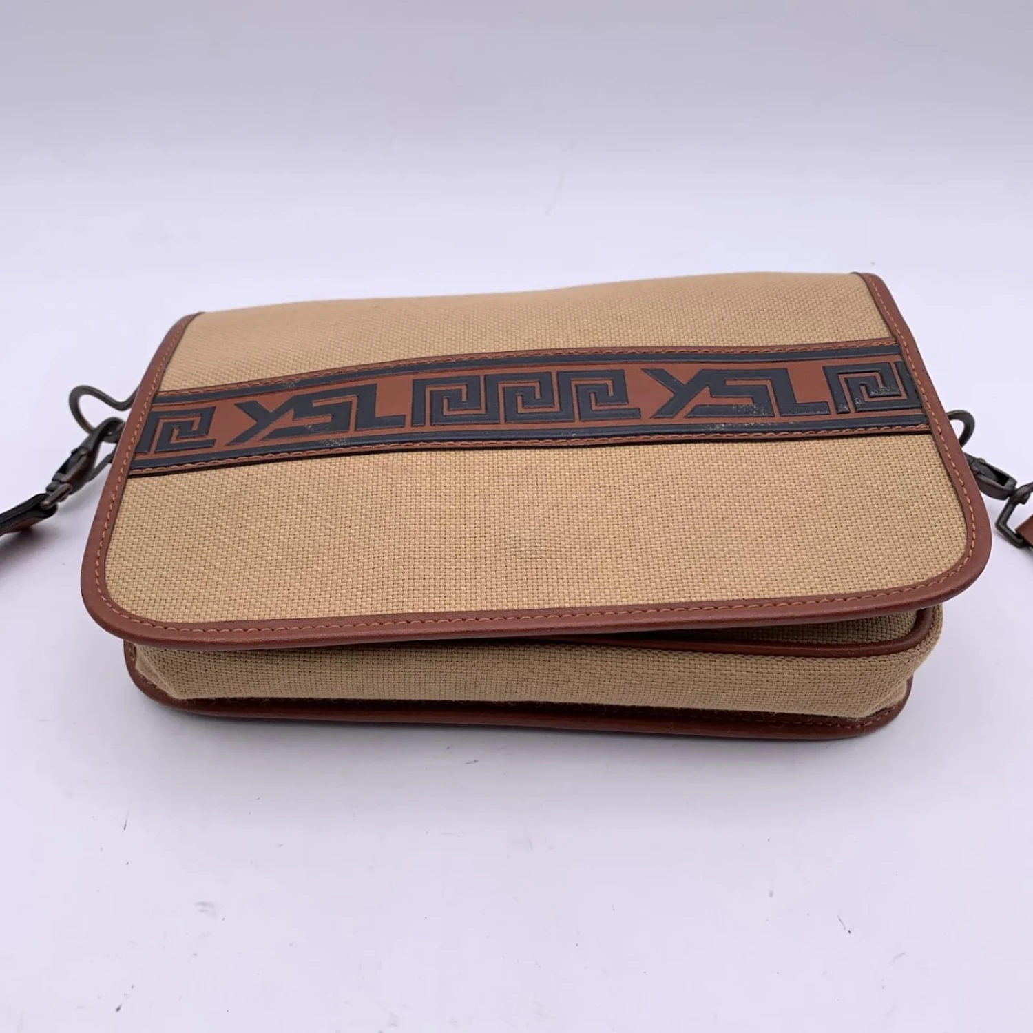 Yves Saint Laurent Sac Messager Grec Vintage En Toile Beige 6 Yves Saint Laurent Sac Messager Grec Vintage En Toile Beige – Image 4