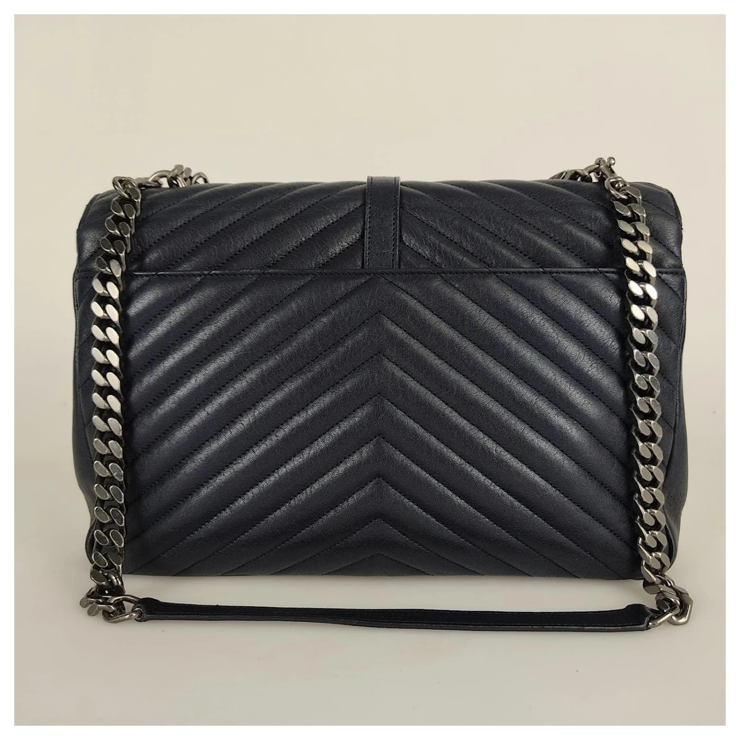 Yves Saint Laurent Grand Sac Chaîne Saint Laurent College En Cuir Matelassé Bleu 5 Yves Saint Laurent Grand Sac Chaîne Saint Laurent College En Cuir Matelassé Bleu – Image 3