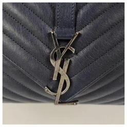 Yves Saint Laurent Grand Sac Chaîne Saint Laurent College En Cuir Matelassé Bleu 15 Yves Saint Laurent Grand Sac Chaîne Saint Laurent College En Cuir Matelassé Bleu -Yves Saint Laurent 859078 5