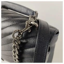 Yves Saint Laurent Grand Sac Chaîne Saint Laurent College En Cuir Matelassé Bleu 16 Yves Saint Laurent Grand Sac Chaîne Saint Laurent College En Cuir Matelassé Bleu -Yves Saint Laurent 859078 6